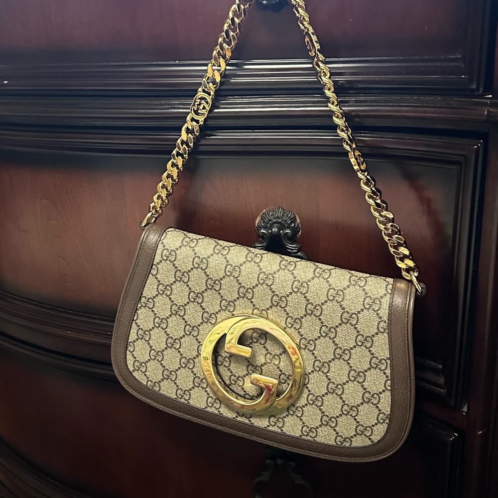 Gucci Brown and Gold Shoulder Bag with Monogram Pattern new without tags 🏷️ - Picture 5 of 15
